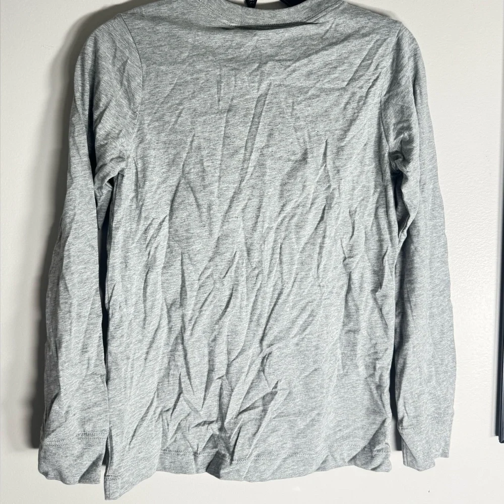 NIKE ❤️🔥NIKE SPORTSWEAR BIG KIDS' LONG-SLEEVE T-SHIRT GREY boys girls shirt M